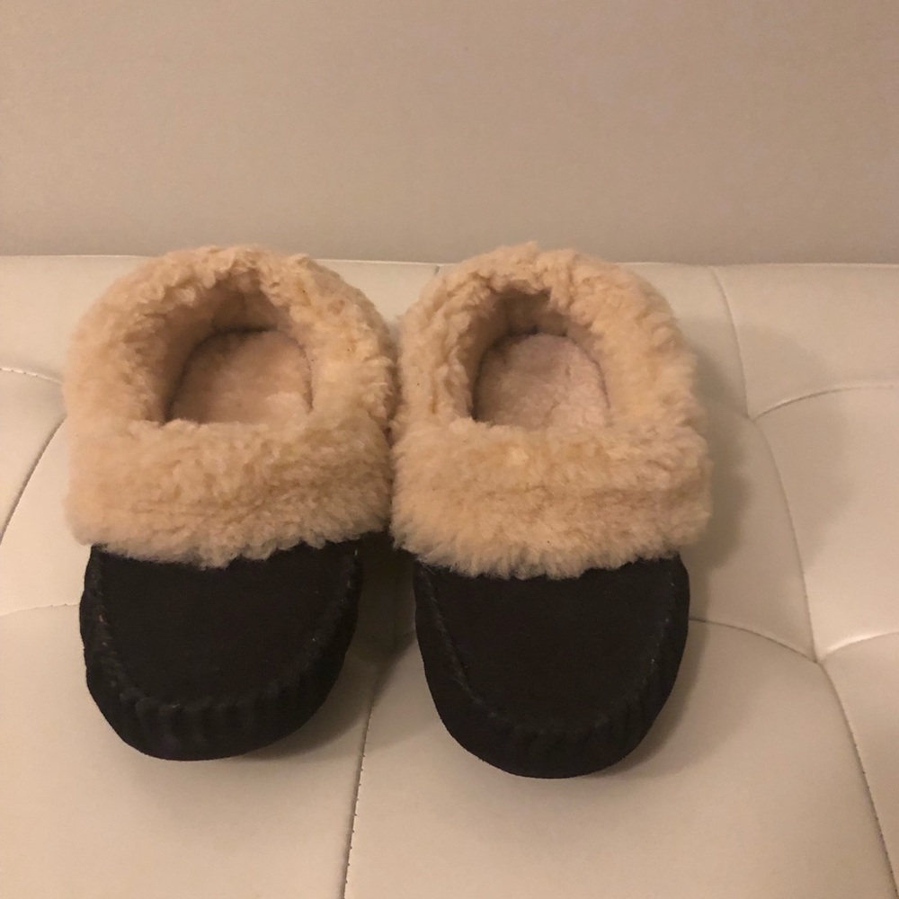 Bearpaw suede slippers , very well and comfortable